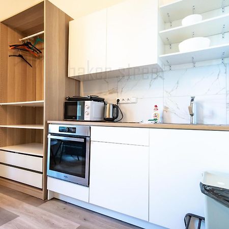 Storey Apartment Close To Metro Palmovka Praga Exterior foto